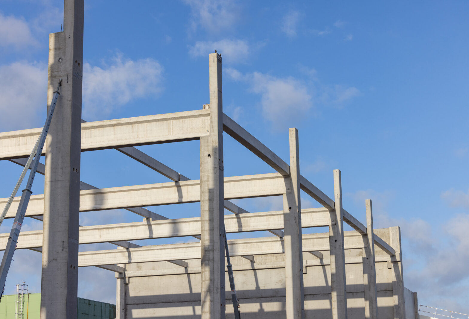 DESCAMPS LOMBARDO est une entreprise d’ingénierie, de gros œuvre et de génie civil spécialisée dans le béton armé. Fort de leur expérience et de leur technicité, les Hommes et Femmes qui constituent DESCAMPS LOMBARDO cherchent constamment des solutions innovantes et mettent au point des stratégies pour une réalisation en toute sécurité de vos constructions industrielles et ouvrages d’art. Tous sont là pour conseiller et fabriquer les ouvrages les plus complexes.